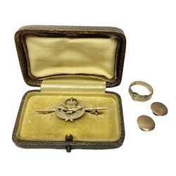 9ct gold enamel RAF sweetheart brooch, boxed, 9ct gold buckle ring and a pair of 9ct rose gold shirt studs