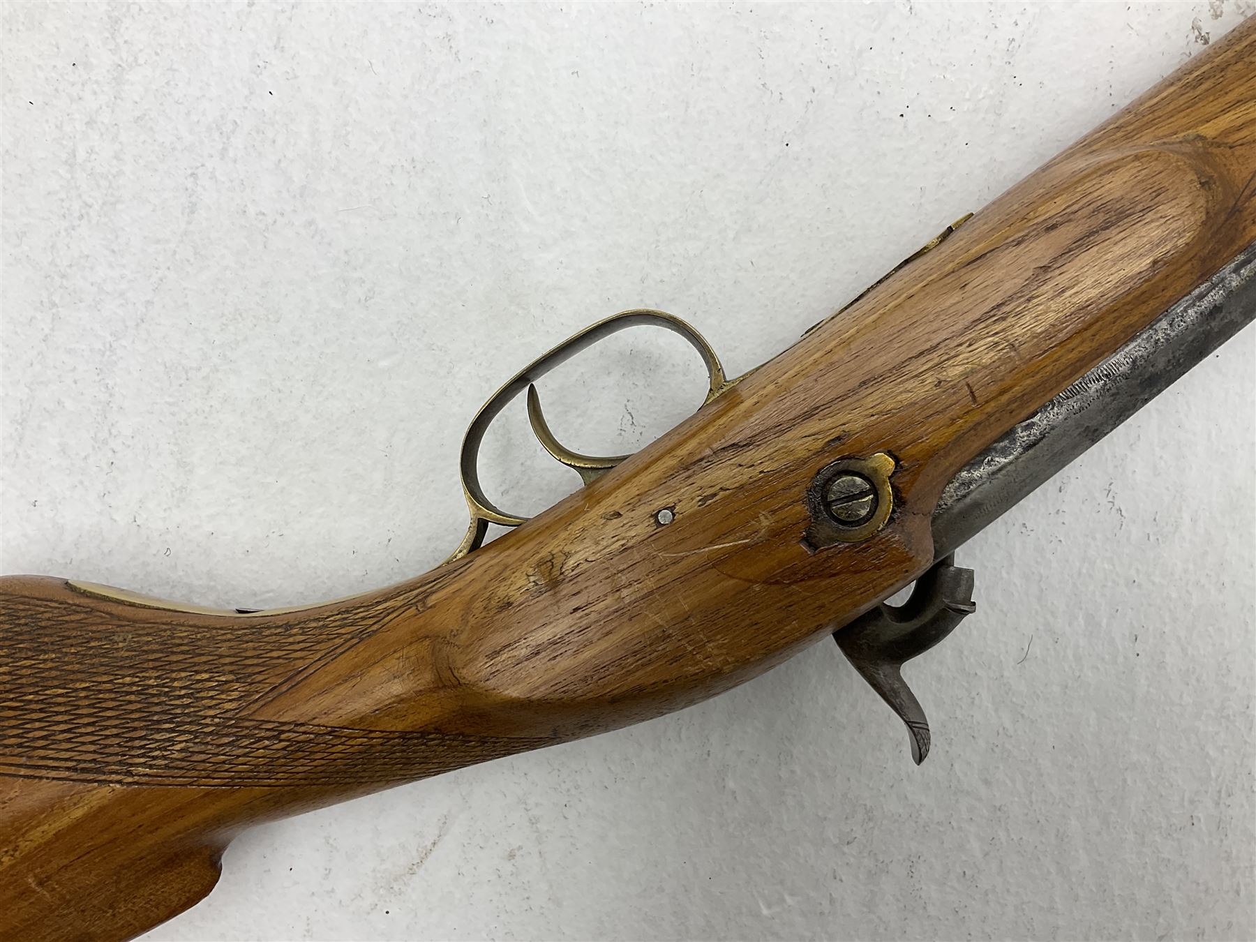 20th century Indian percussion musket, the 81cm octagonal barrel with under rib and ramrod, brass fittings including front and rear swivels, oak half stock with cheek piece and chequered pistol grip stamped 1589 L124.5cm overall
