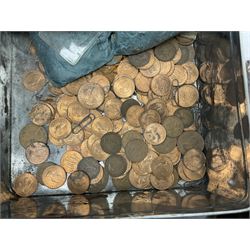 Great British and World coins, including pre-decimal pennies and half pennies, other pre-decimal coins, commemorative crowns, Euro coinage, United States of America one dollar banknotes etc