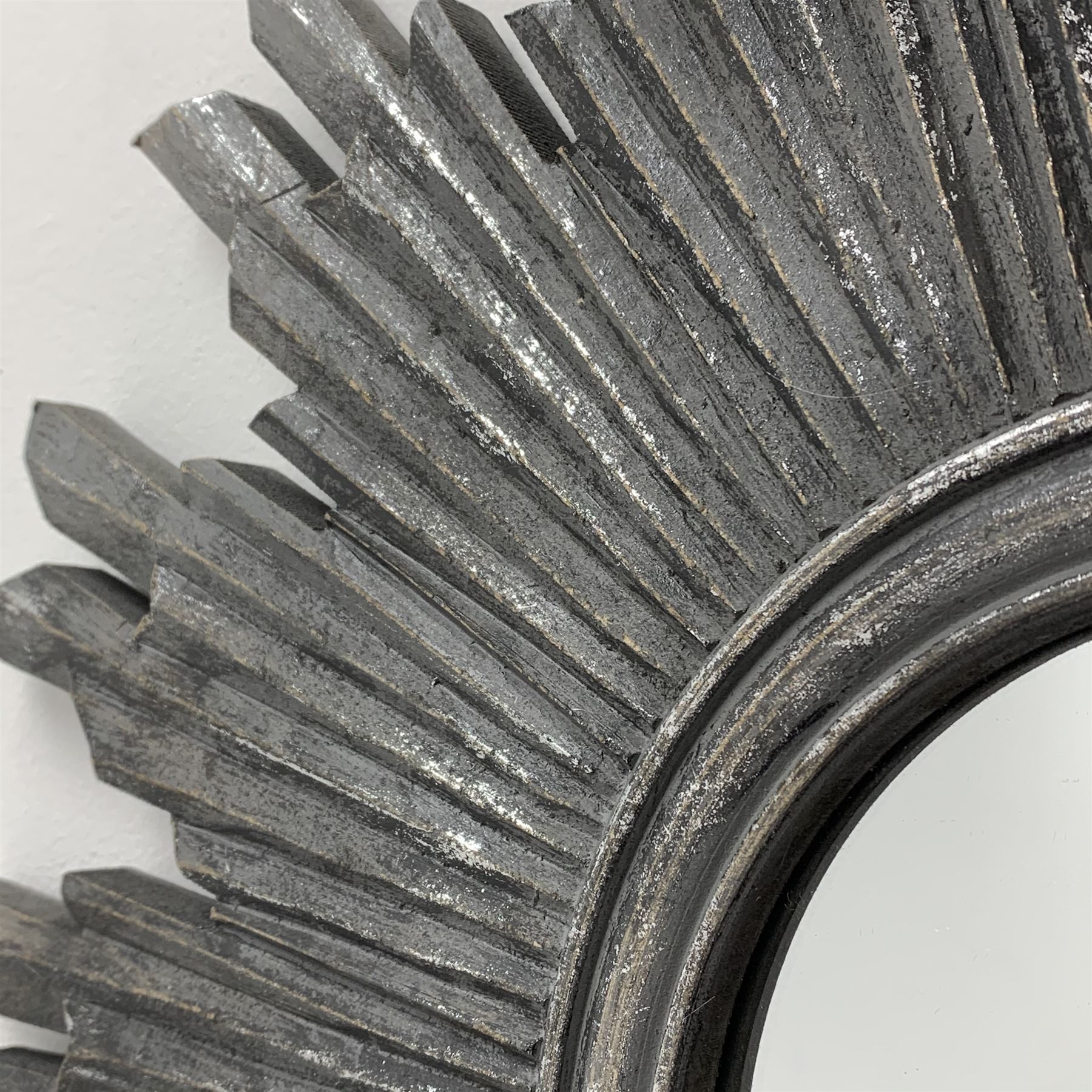 Silvered metallic and paint finish sun burst mirror, D60cm