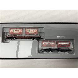 Lot 190 - A group of MARKLIN Mini-Club Z gauge items