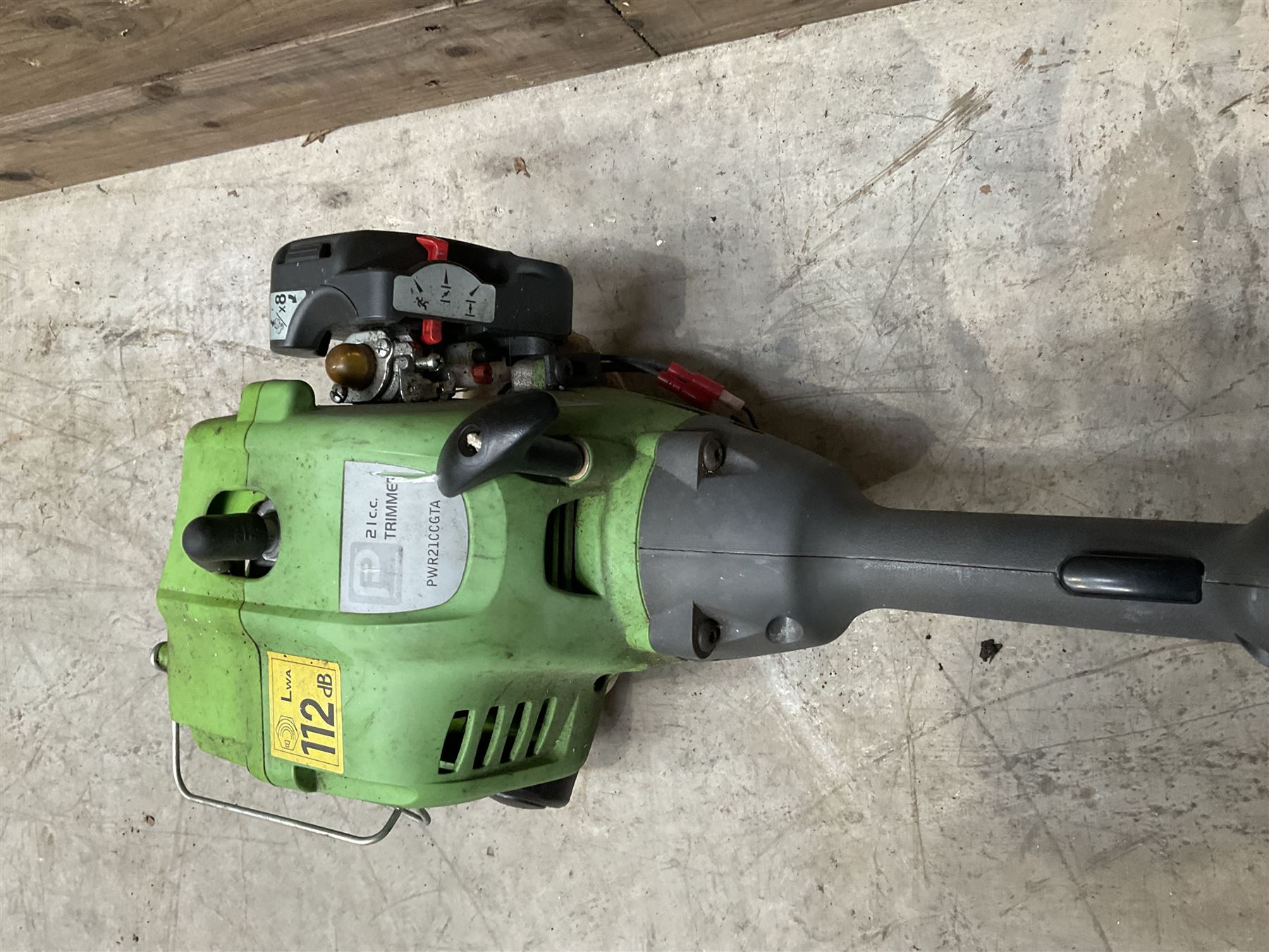 Petron PWR21CCGTA strimmer and a Spear & Jackson 1400W 2in1 Scarifier & Raker