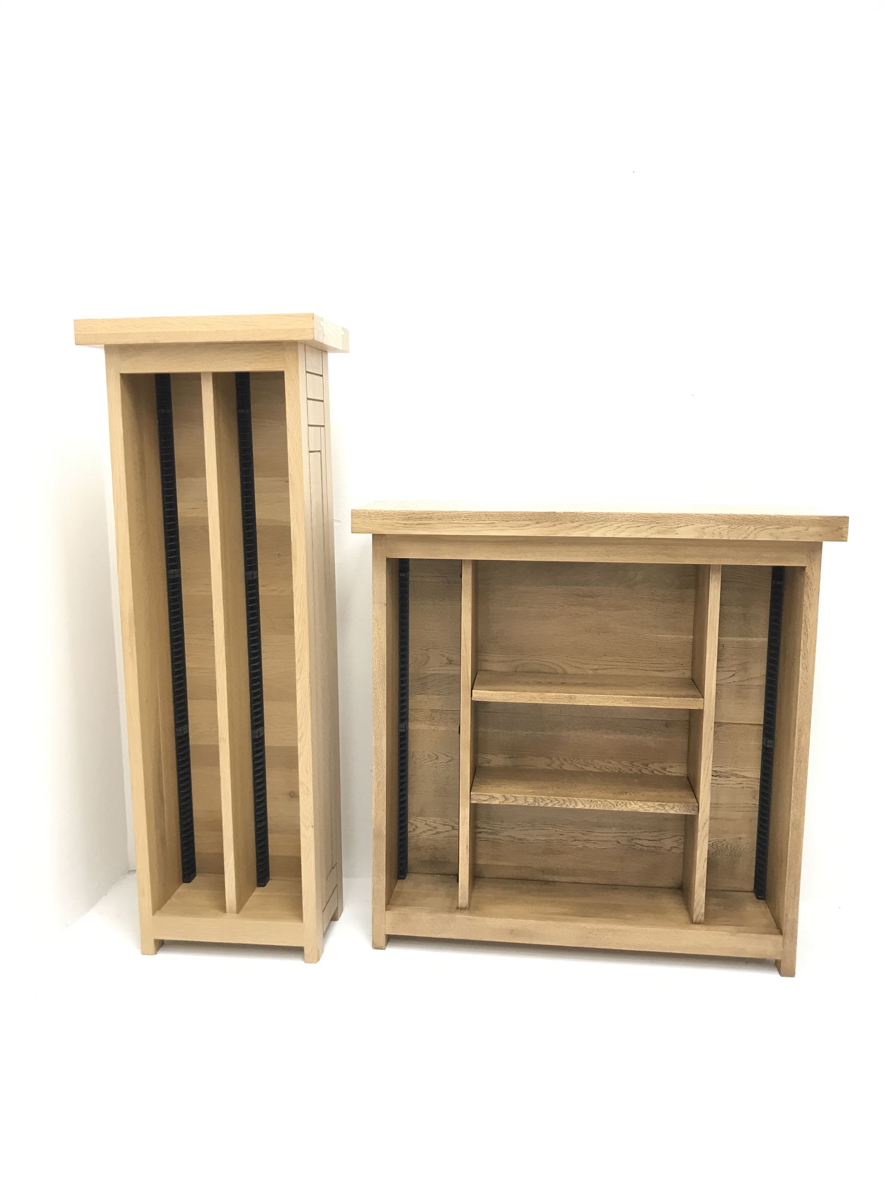 Modern oak CD rack, projecting top on stile supports (L40cm, D26cm, H113cm), Modern oak bookcase and CD rack, projecting top on stile supports (L81cm, D23cm, H82cm)
Two pieces modern oak furniture - Bookcase and CD rack 