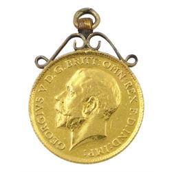 George V 1914 gold half sovereign coin, with soldered gilt mount