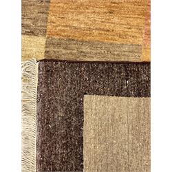 Modern beige ground rug, square patterned field