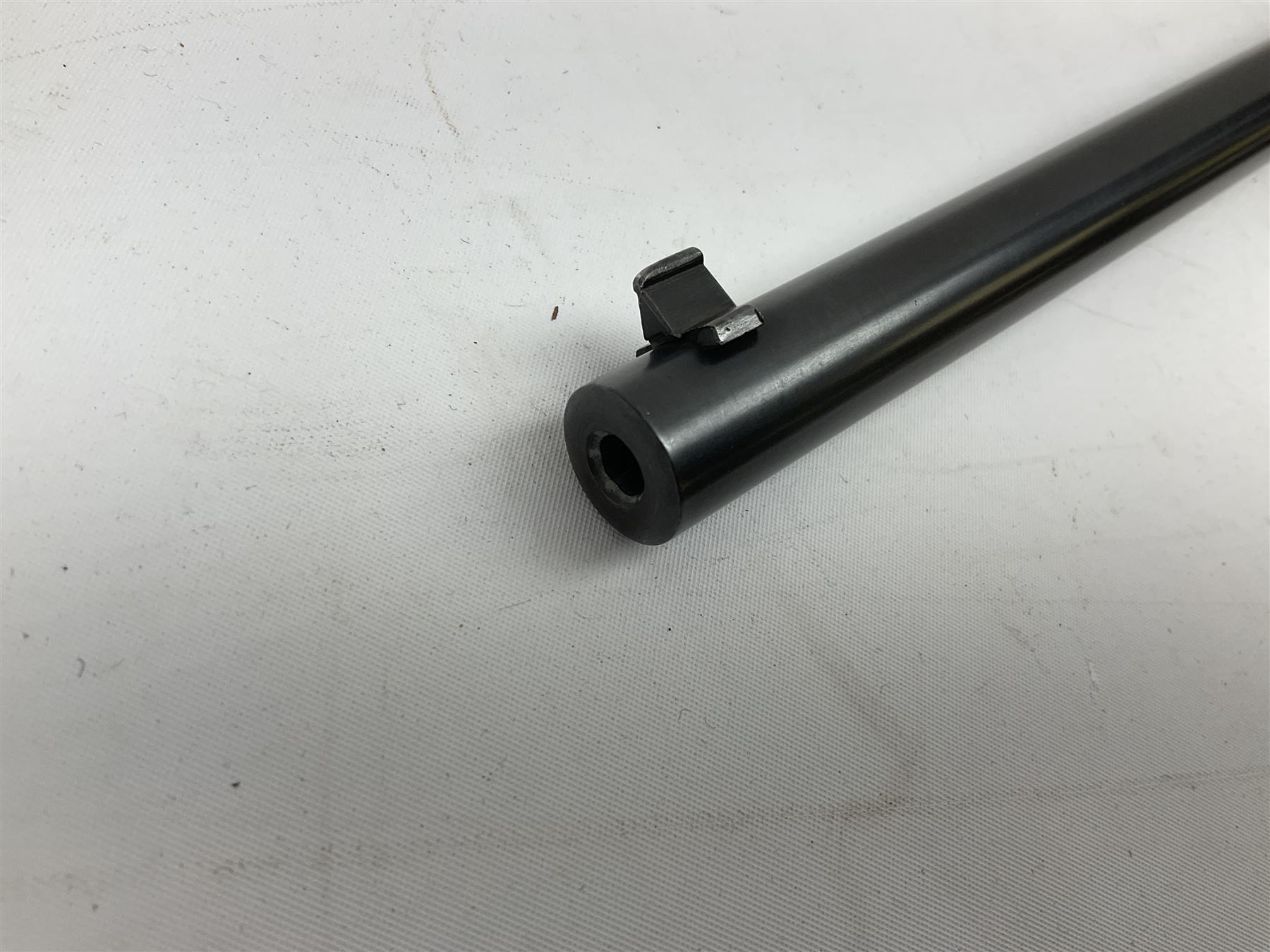 Italian Beretta .22 LR bolt-action or semi-automatic sporting rifle with 52cm barrel, 10-shot magazine and side safety No.10150 L98.5cm overall SECTION 1 FIRE-ARMS CERTIFICATE REQUIRED