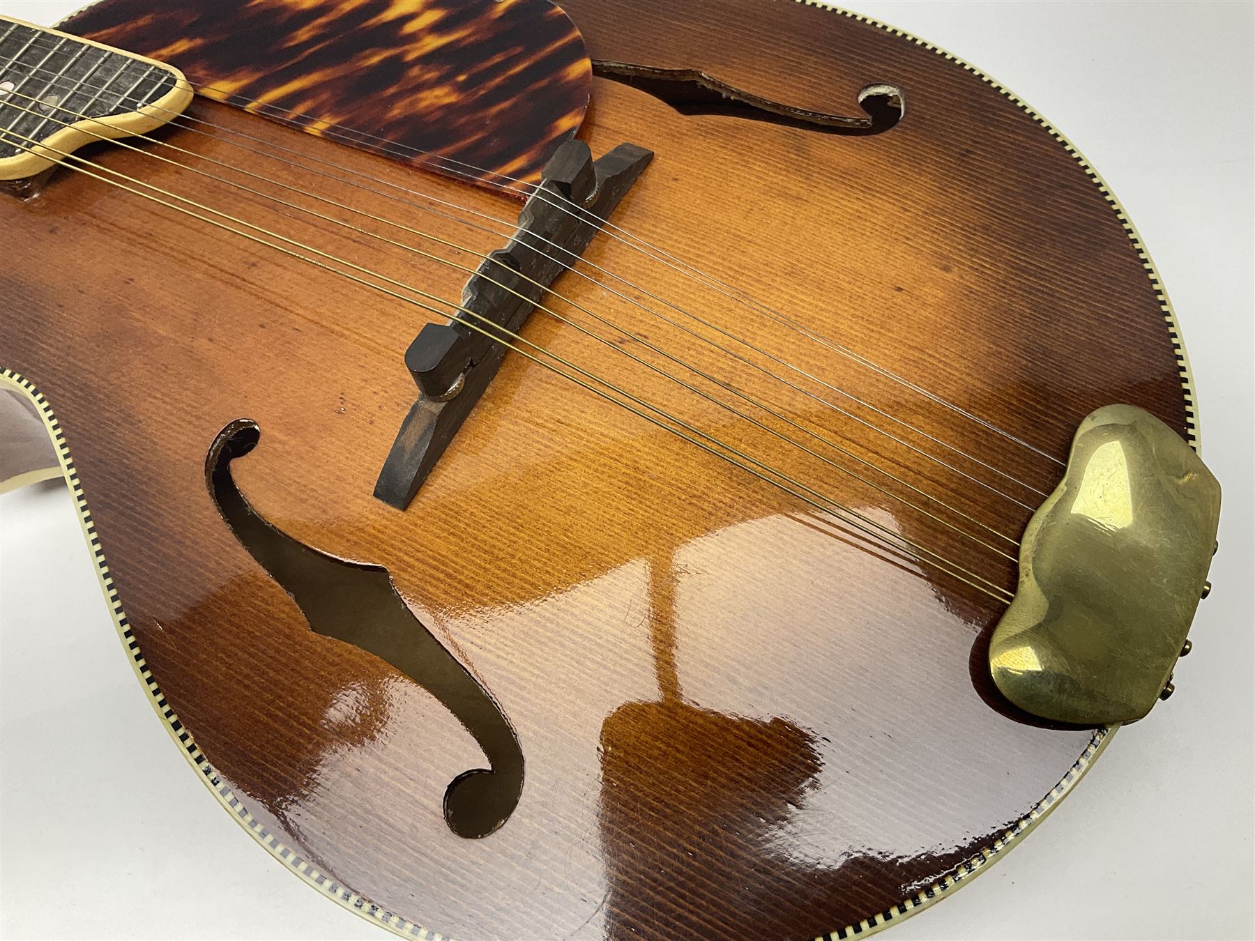 F-hole eight-string mandolin with one-piece maple back and ribs and spruce top L70cm