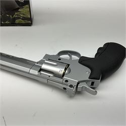 BCS FS-1002 full metal CO2 revolver, L32cm overall; boxed with two CO2 cartridges, instructions etc