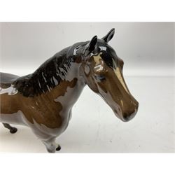 Six Beswick figures of bay horses, including large hunter no.1734, Shire horse no.818, horse with tucked head no.1549, etc (6)