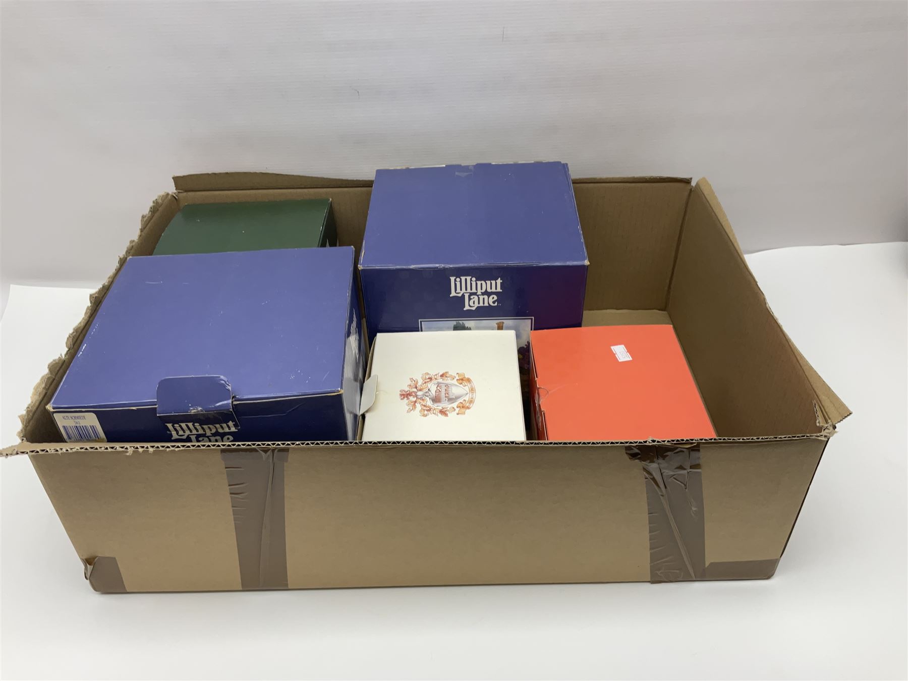 Sixteen Lilliput Lane models from the European collections, to include Dutch Collection; Aan de Amstel, Wipmolen, French Collection; Cabane De Guardian La, Porte Sachoenenberg La, German Collection Alte Schmiede, Das Rathaus, etc some with original boxes and deeds 