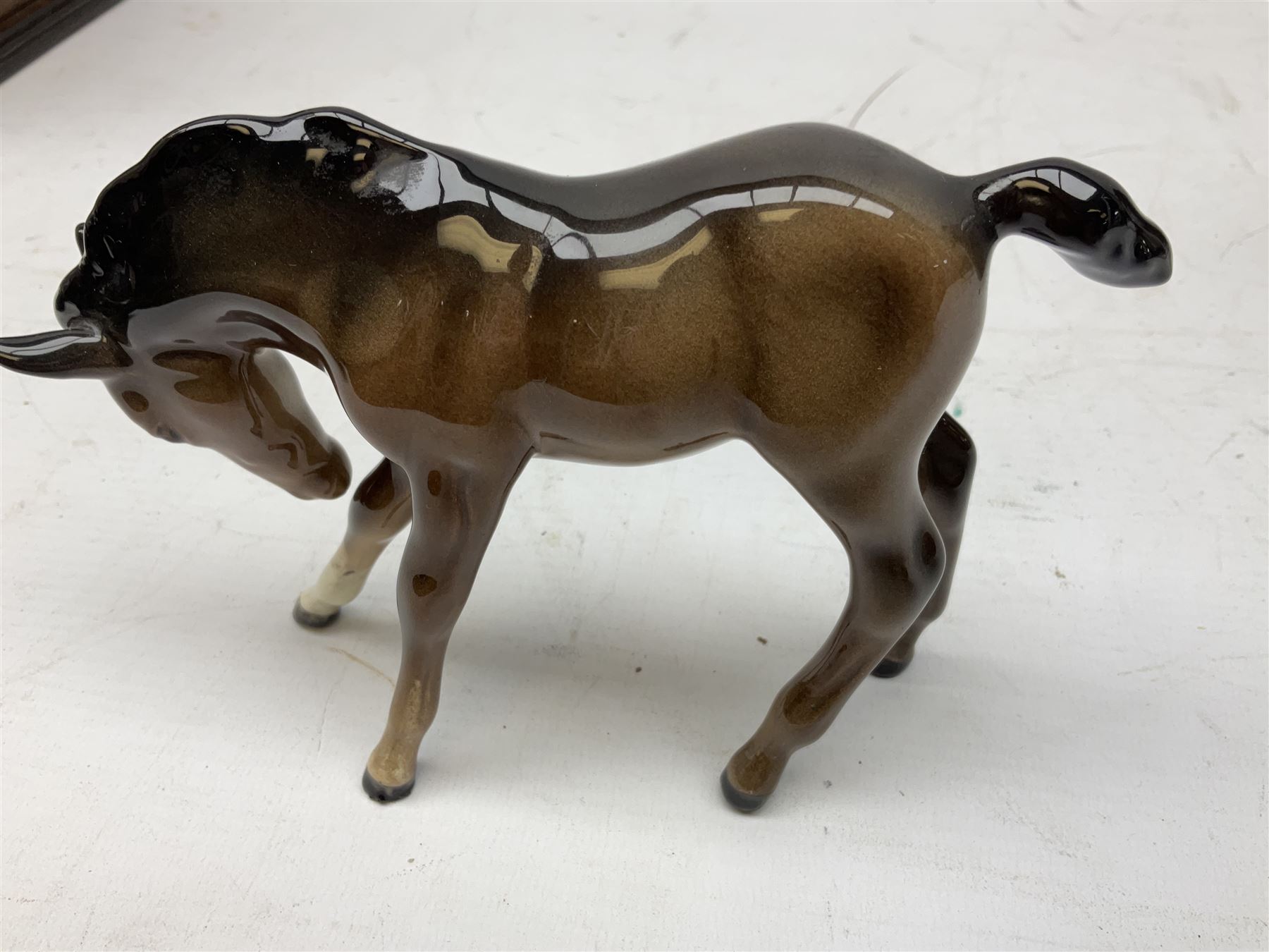 Six Beswick figures of bay horses, including large hunter no.1734, Shire horse no.818, horse with tucked head no.1549, etc (6)