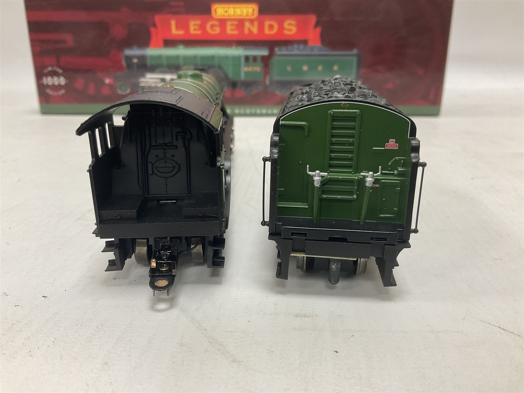 Hornby ‘00’ gauge - Limited Edition Hornby Legends Series no.989/1000 Class A1 LNER 4-6-2 ‘Flying Scotsman’ no.4472 in green; in original box with certificate of authenticity 