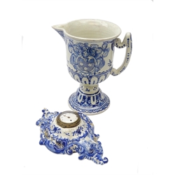  Delft pierced and scrolled cartel clock enclosing an 18th century movement, white enamel Arabic dial, H22cm and Delft pedestal jug (2)  