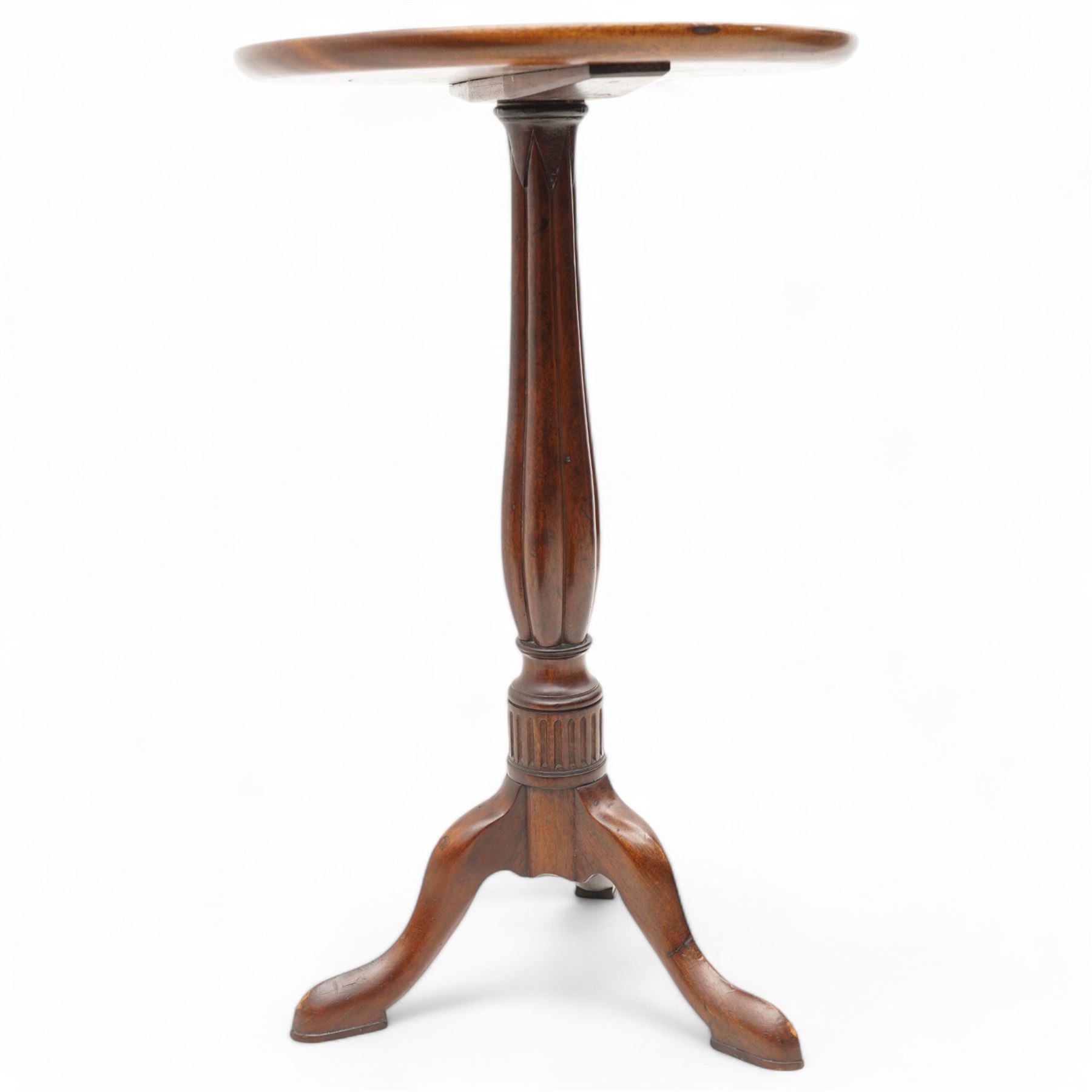 George III mahogany tripod wine table, circular dished top with moulded edge, bulbous lobe carved stem with triangular collar decoration, fluted lower stem over three out-splayed supports 