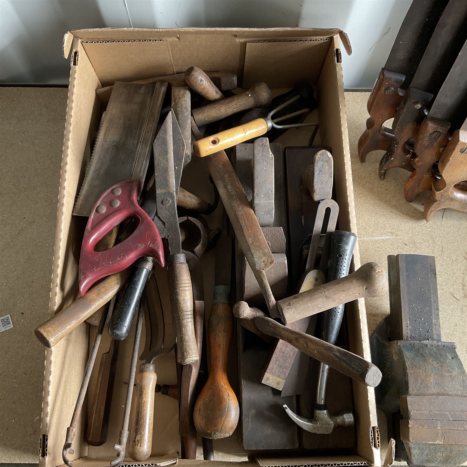 Paramo heavy duty vice, planes, hammers, saws and other tools - THIS LOT IS TO BE COLLECTED BY APPOINTMENT FROM DUGGLEBY STORAGE, GREAT HILL, EASTFIELD, SCARBOROUGH, YO11 3TX