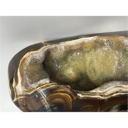 Agate geode, with quartz crystals, in earthy tones, H9cm