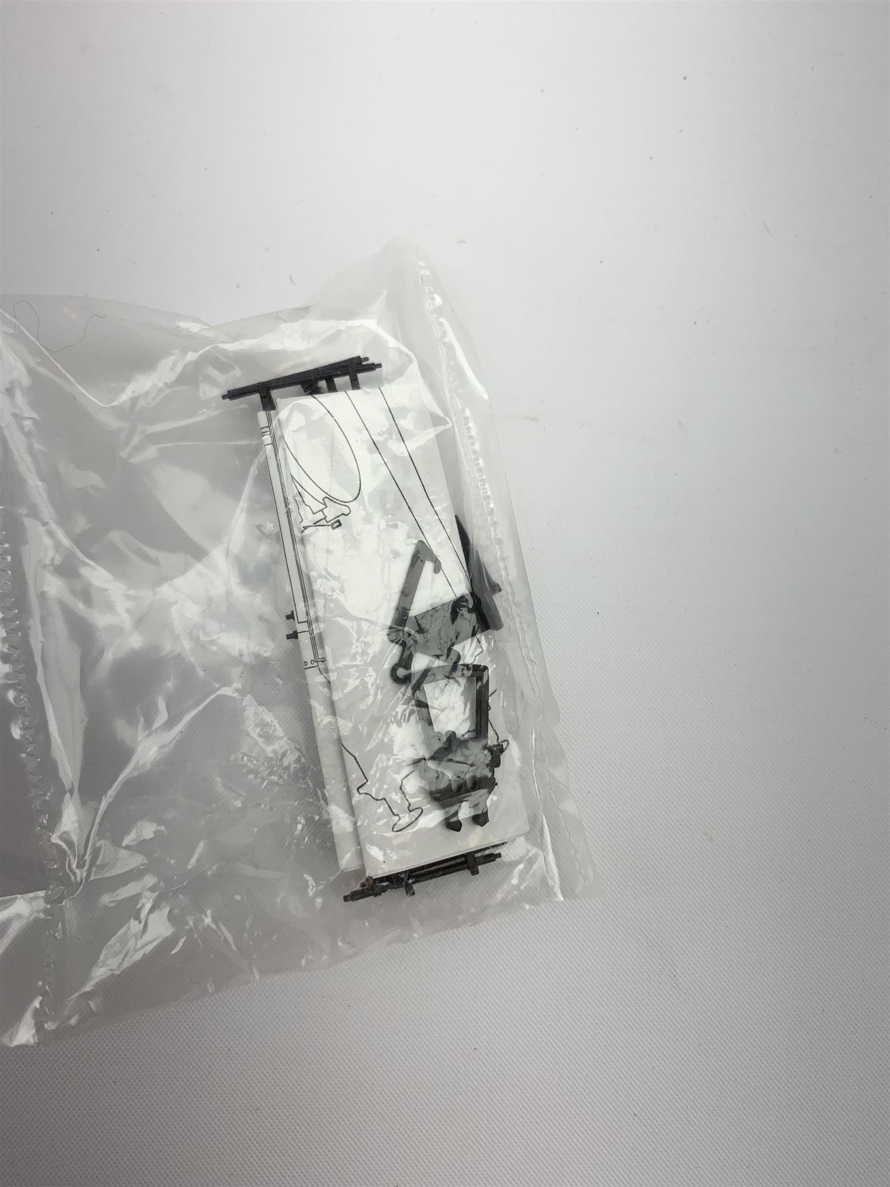 Various Makers '00' gauge - Mainline Parallel Boiler Scot Class 4-6-0 locomotive 'Prince of Wales Volunteers South Lancashire' No.46137, boxed, and Manor Class 4-6-0 locomotive 'Hinton Manor' No.7819, unboxed; Dapol Castle Class 4-6-0 locomotive 'Neath Abbey' No.5090, boxed with paperwork; and seven assorted wagons, two boxed (10)