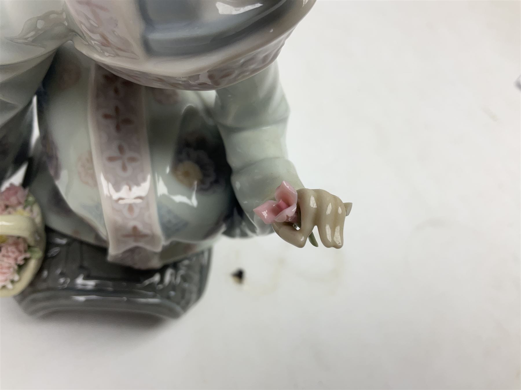 Two Lladro Japanese Ladies figures, comprising Kiyoko no 1450 and Yuki no 1448, both issued 1983, retired 1998, largest example H20cm