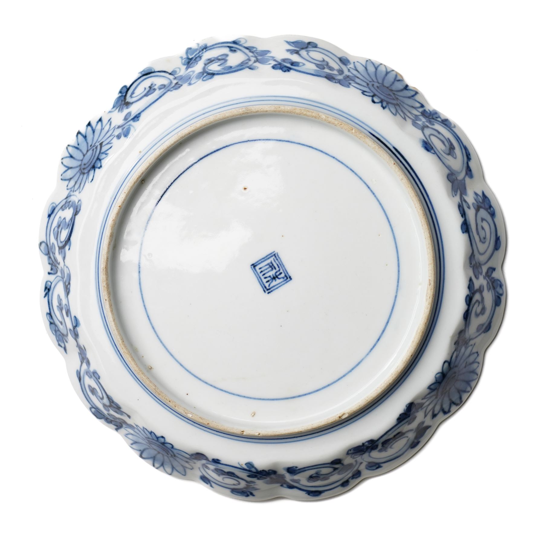 Pair of Japanese Edo period Ko Kutani dishes, decorated in green, yellow, blue iron-red, and aubergine enamels, the centres painted with a singing bird perched on a rock among foliage, within a border of alternating geometric designs and a chocolate-brown rim, the reverse with underglaze blue foliage, Fuku mark, D20.8cm (2) A matching pair of dishes is held in the collection of the Cleveland Museum of Art (see accession no. 1964.262)