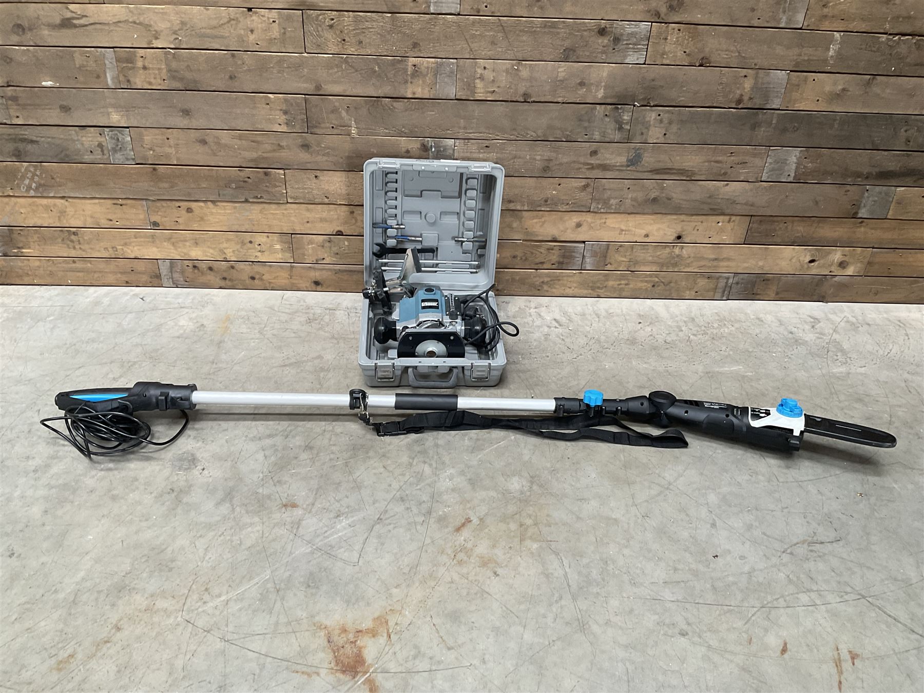 Erbauer ERBRT3-240 router and a MacAllister MPS750-2 pole chainsaw