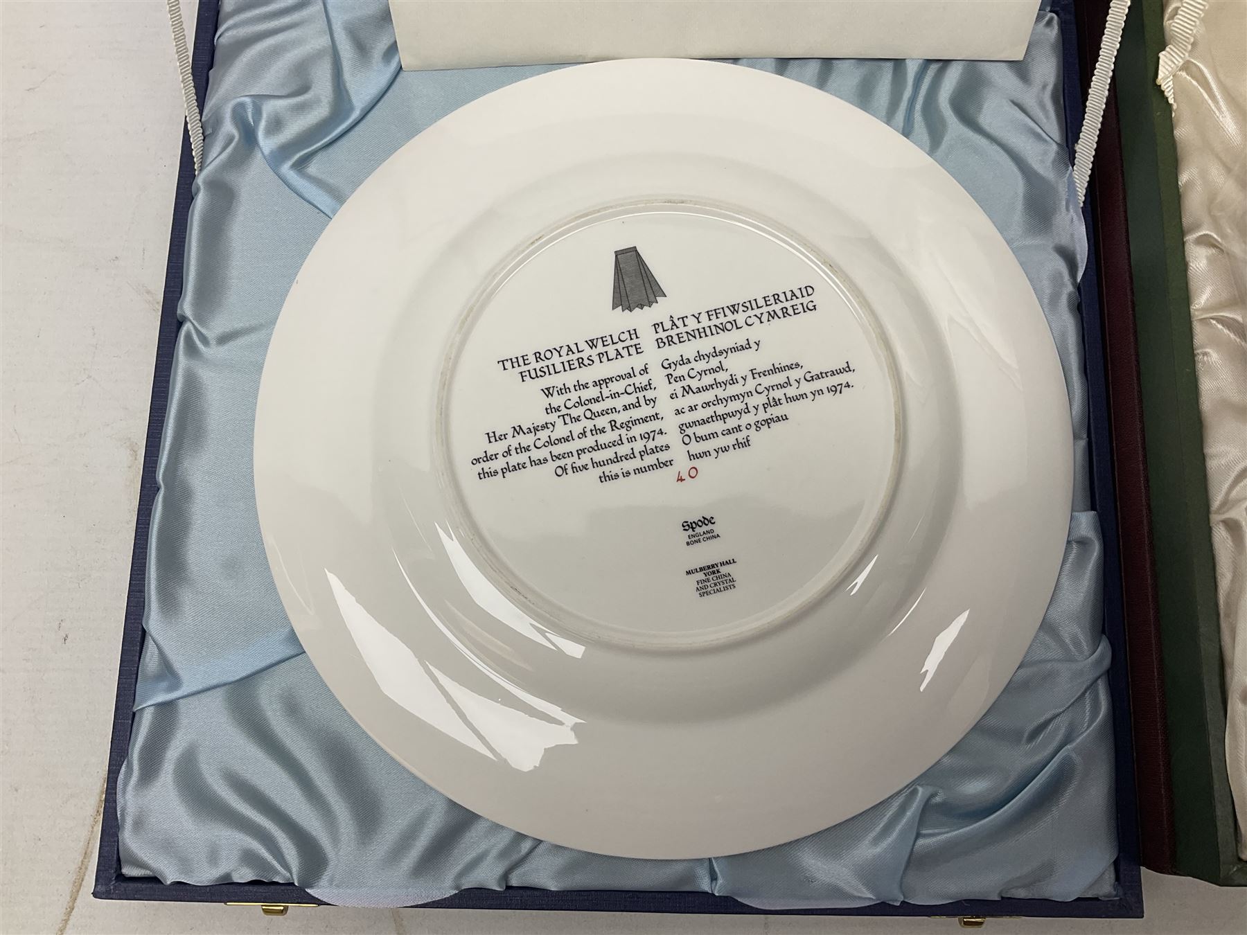 Five Spode Mulberry Hall limited edition Regimental commemorative plates - Parachute Regiment No.51/500; Gloucestershire Regiment No.38/500; Duke of Wellington's Regiment No.285/500; Royal Welch Fusiliers No.40/500; and Green Howards No.213/500; all boxed with certificates (5)