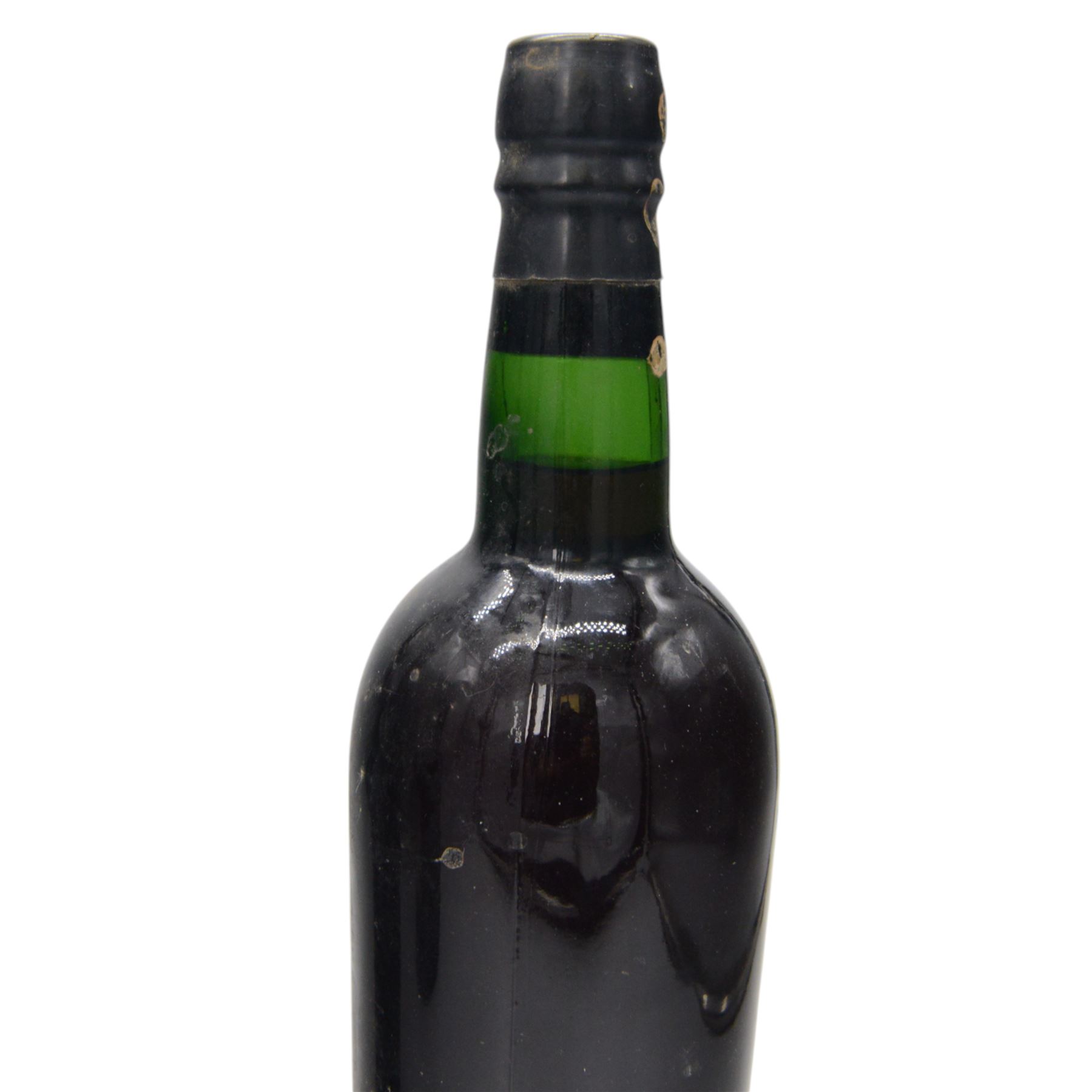 Mix vintage port, comprising Dow's 1962, Cockburn's 1963 and Taylors 1970, various content and proof 