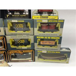 Various makers ‘00’ gauge - large quantity of rolling stock to include boxed Mainline, Graham Farish and Wrenn examples; loose examples to include Hornby, Tri-Ang, Joeuf etc 