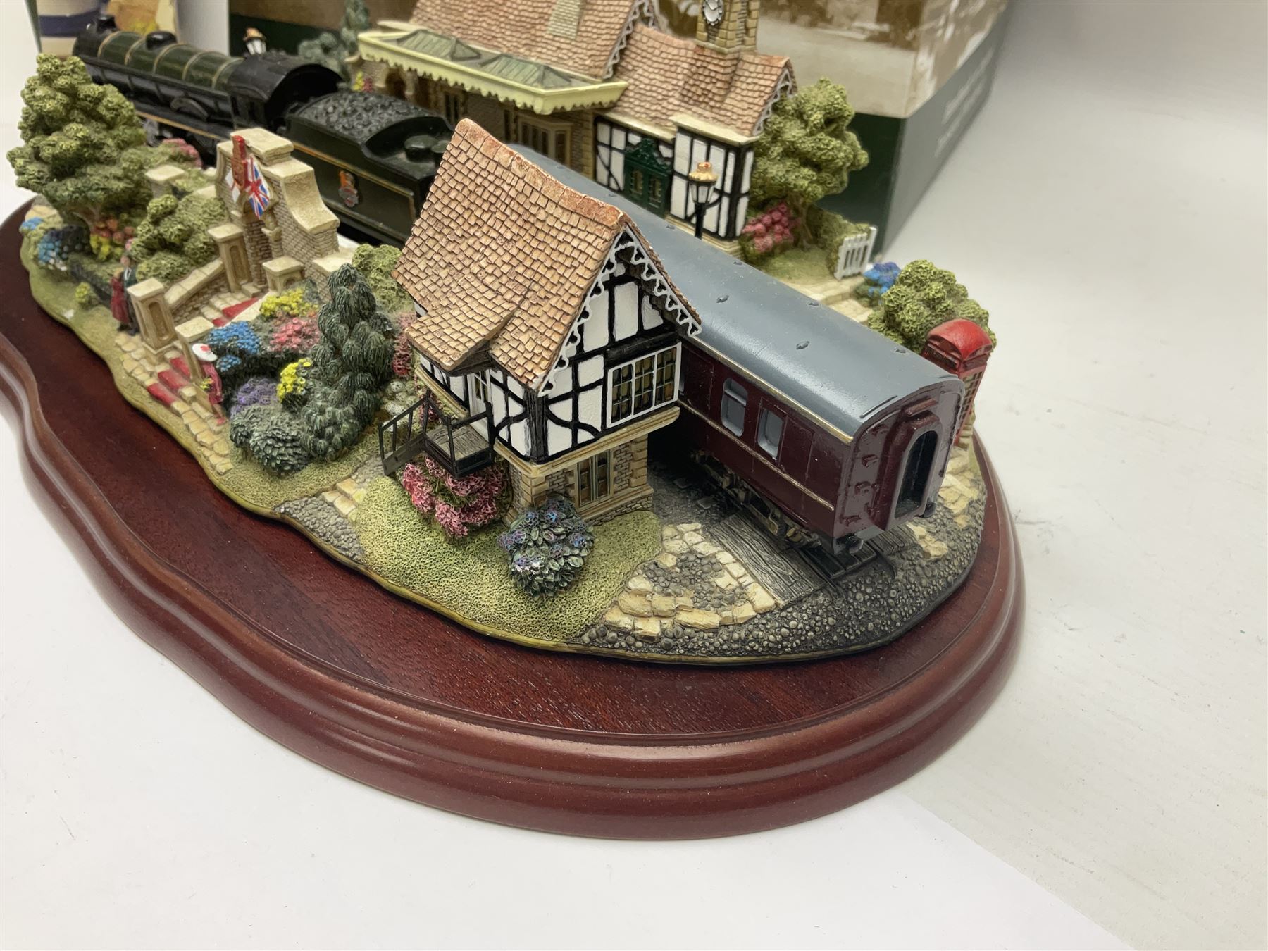 Lilliput Lane The Royal Train at Sandringham | Wood, Metal