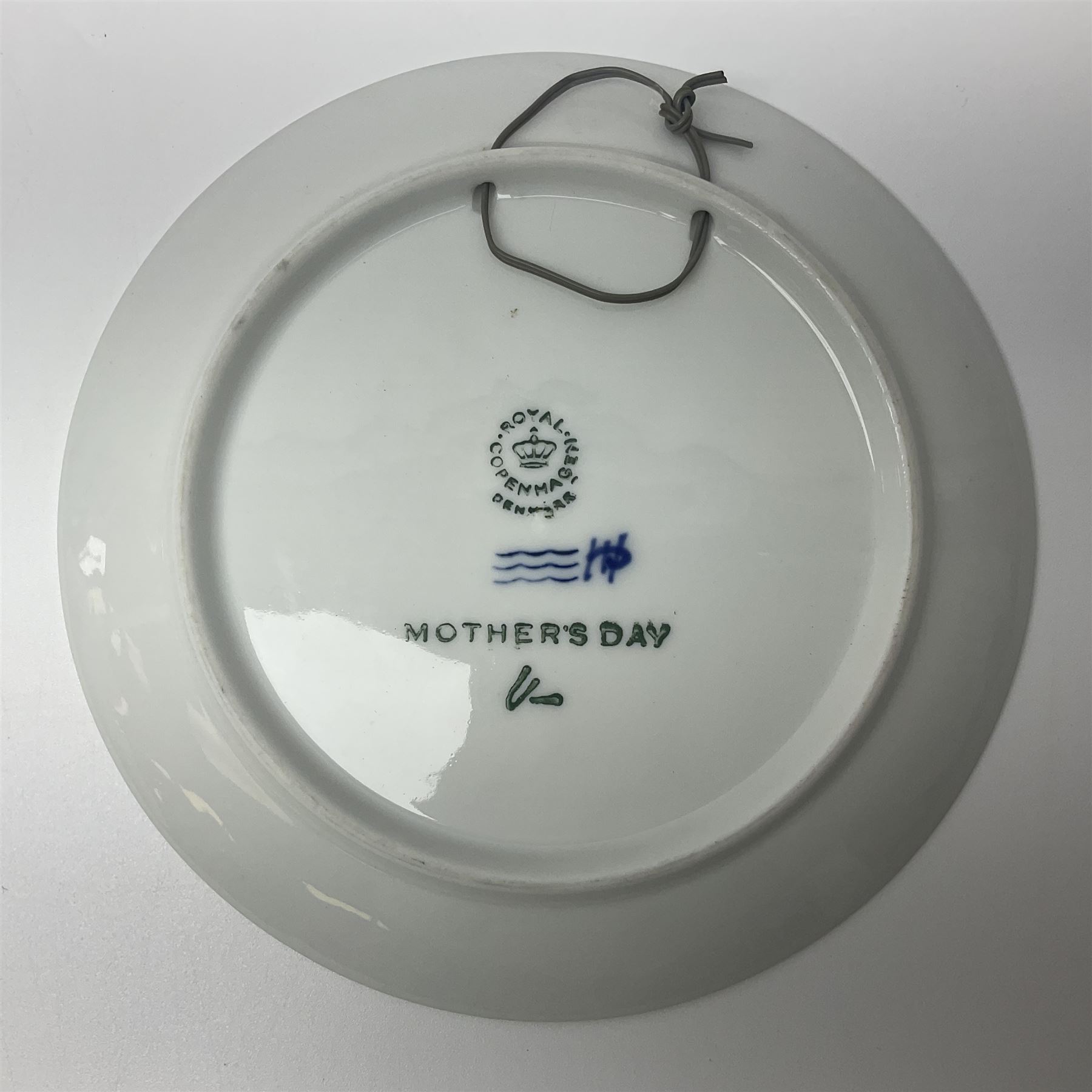 Royal Copenhagen, Mors Dag 1973 plate, together with Royal Copenhagen  vase and ticket dishes and a Lladro swan  