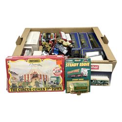 Collection of die-cast models including thirty-three K H Norton vehicles, Action City Fast Wheels, Gilbow Railway Collection, Matchbox Presents 'The Circus Comes to Town', loose models etc in two boxes