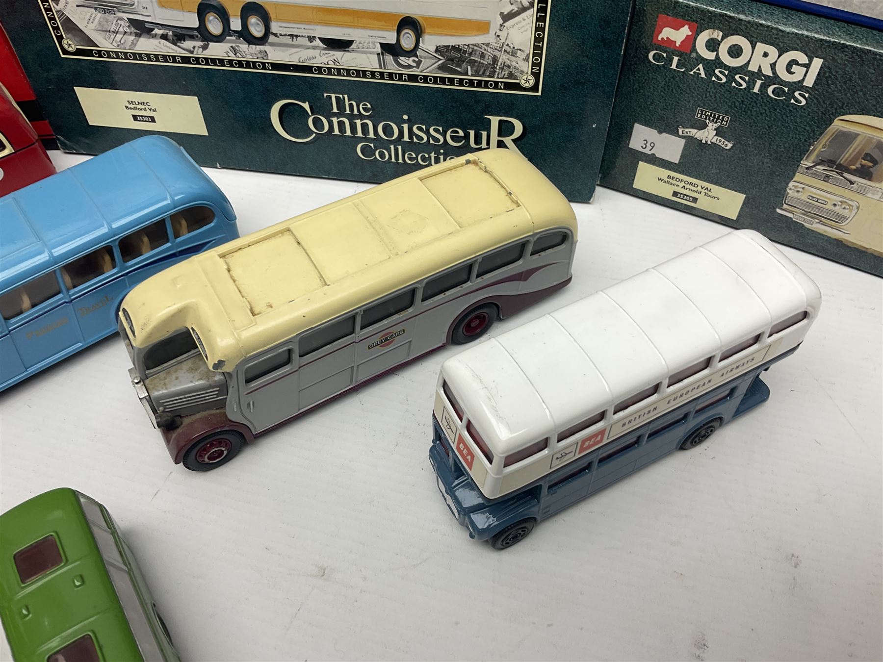 Corgi - twenty-three modern die-cast models of buses and coaches to include 35301, 35303, 35305 and 91916; mostly loose but nine boxed 