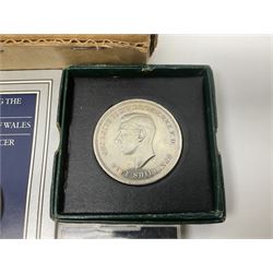Coins including two King George VI 1951 Festival of Britain crowns each in green case, various other commemorative crowns, two Iceland '874-1974' two coin sets both in original red cases etc