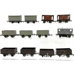 Graham Farish '00' gauge - five Graham Farish/Formoway Coach Building Kits, boxed; and twelve unboxed Formo die-cast wagons including open and covered wagons and goods brake vans (17)