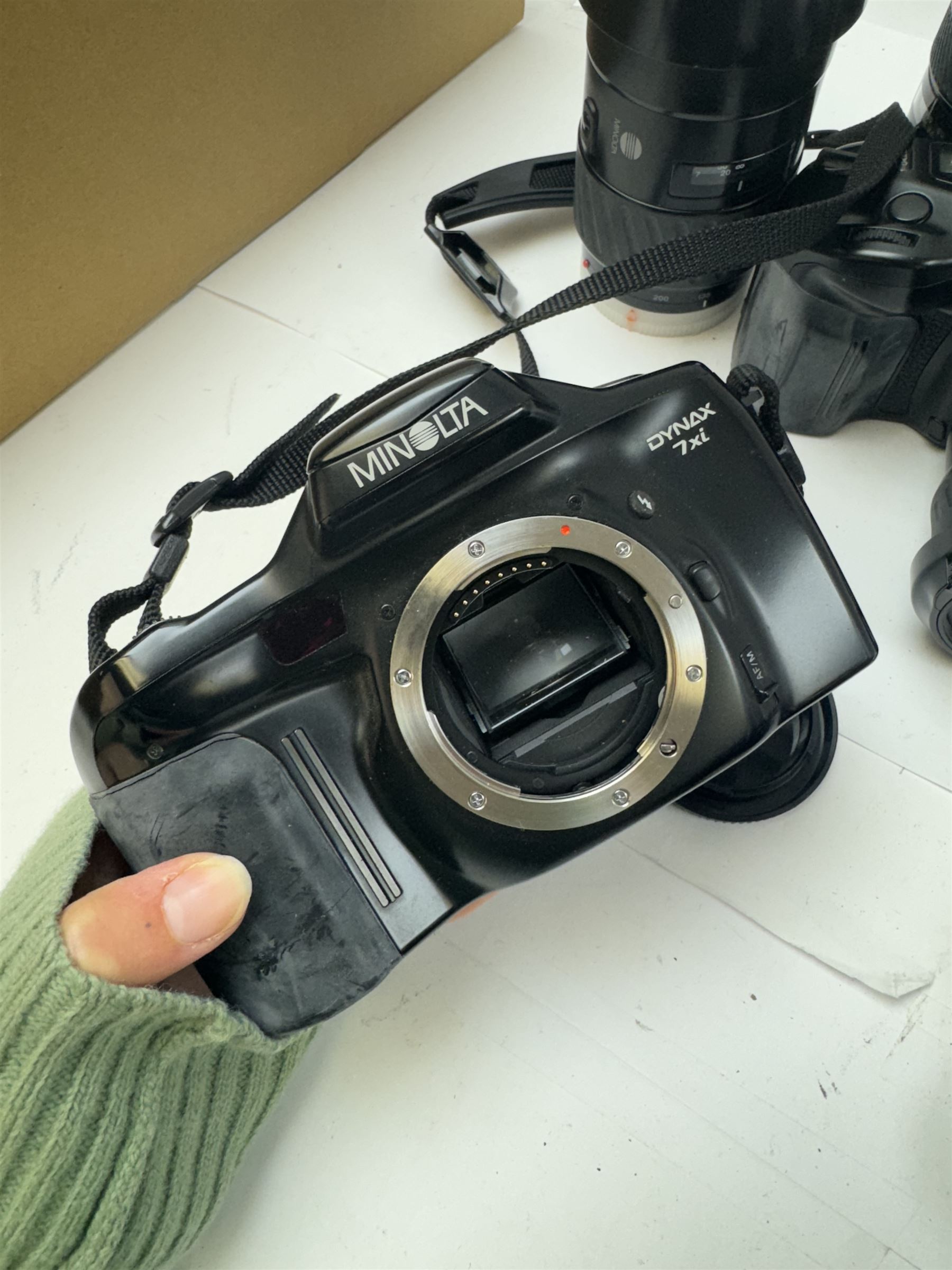 Six Minolta Dynax SLR camera bodies, comprising 800si serial no. 62703606, three 7xi examples, including one boxed example, serial nos. 20106944, 16123311 & 22107553, and two 9xi examples, serial no. 18209901 & 18202113, with three Minolta lenses, including Zoom xi 28-105mm 1:3.5(22)-4.5 lens, AF Zoom 28-85mm 1:3.5 (22)-4.5 lens and an AF Zoom 75-300mm 1:4.5(32)-5.6 lens, Hama carry case and other accessories