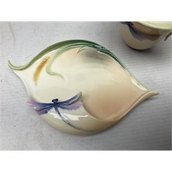 Five Franz teacups and saucers comprising Hummingbird FZ00129, Bluebell FZ00875, Dragonfly FZ00028, Butterfly XP1693 and Daisy FZ00793, together with Hummingbird spoon, all boxed (6)