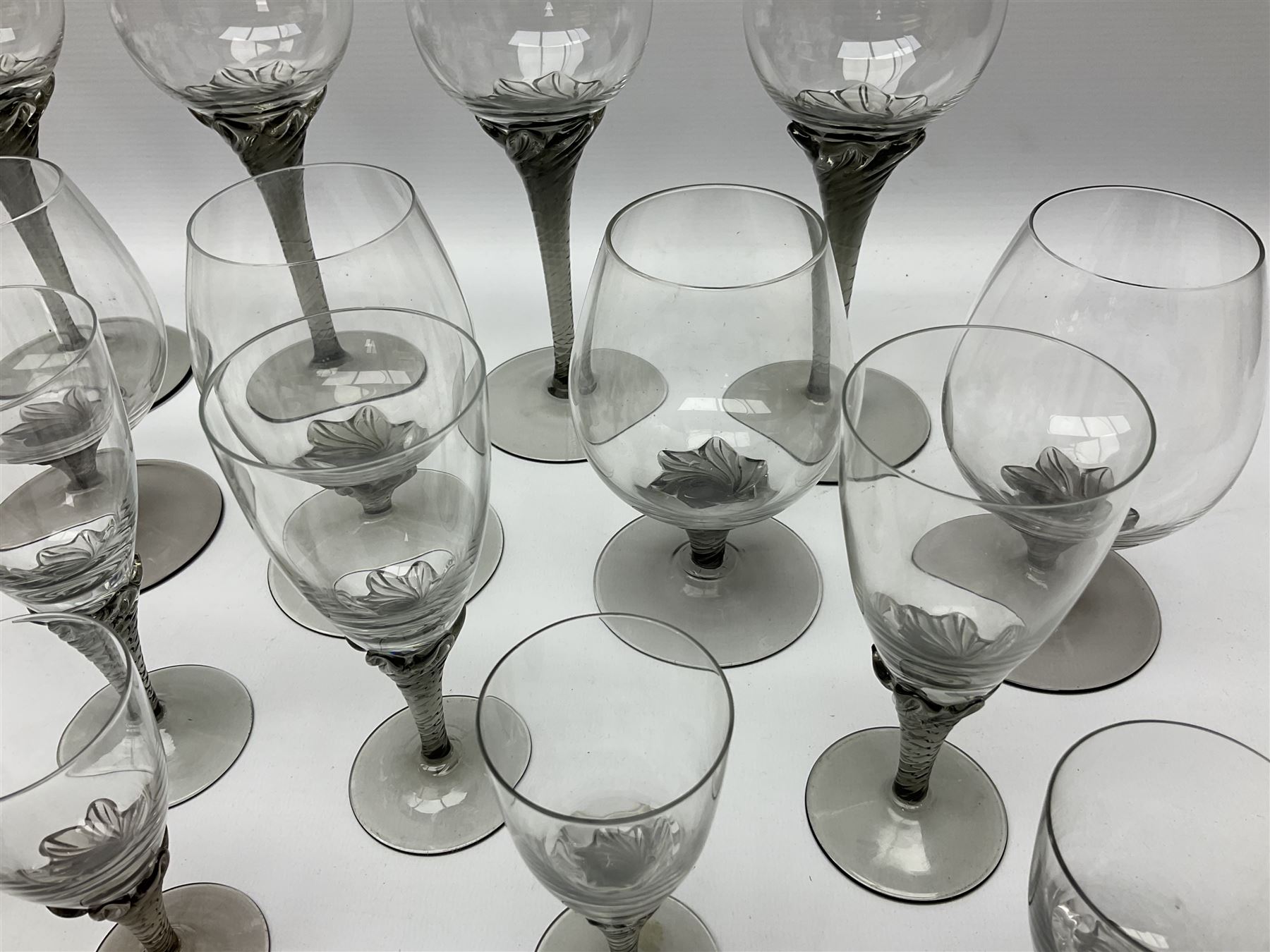 Murano glass figure of a recumbent horse, Murano Lavorazione purple and pink flower, and quantity of matching drinking glasses