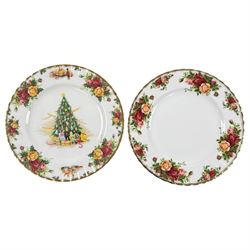 Collection of Royal Albert Old Country Rose ceramics, to include large serving platter, teacups, cake stand and dinner plates