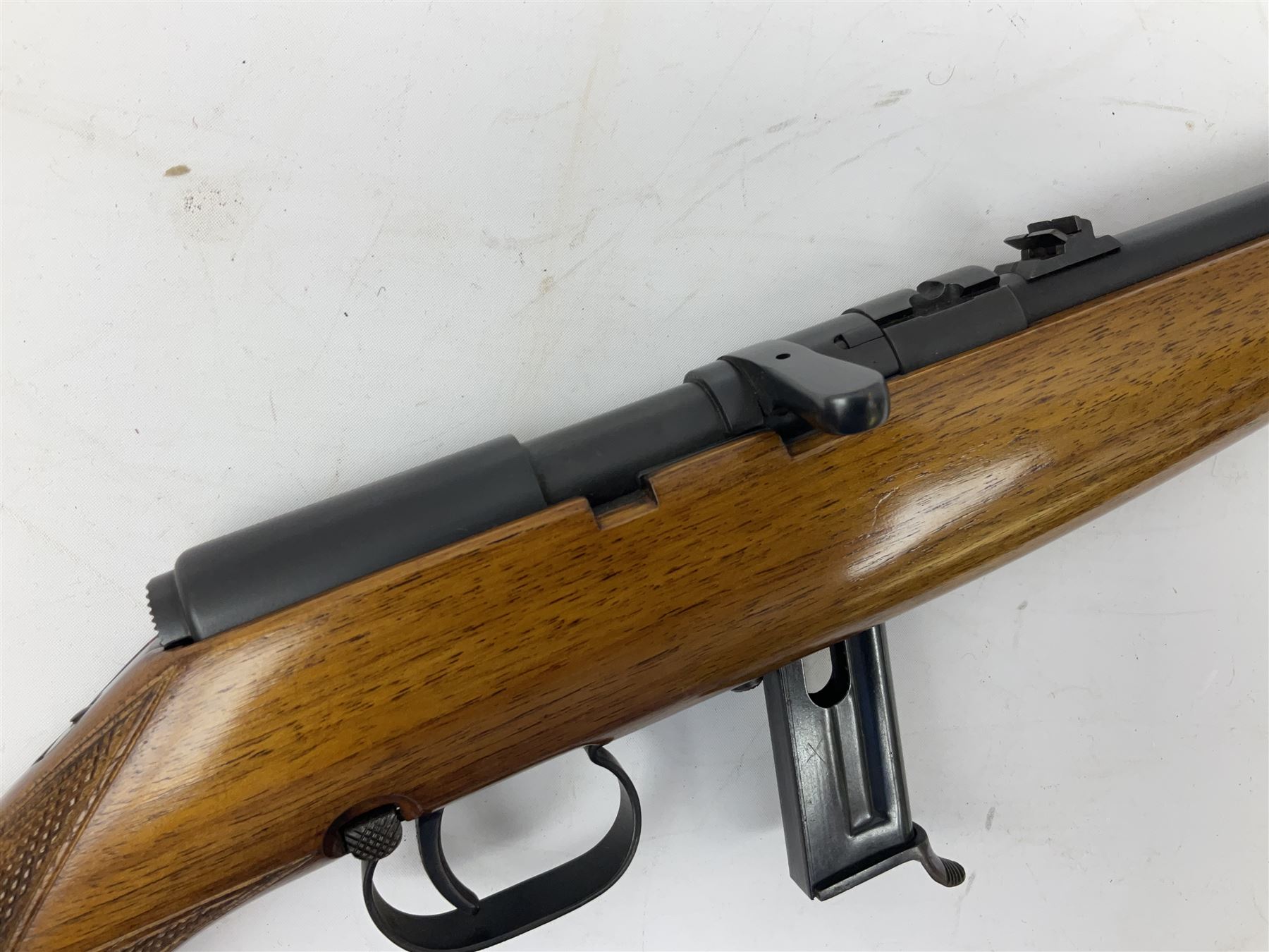 Italian Beretta .22 LR bolt-action or semi-automatic sporting rifle with 52cm barrel, 10-shot magazine and side safety No.10150 L98.5cm overall SECTION 1 FIRE-ARMS CERTIFICATE REQUIRED