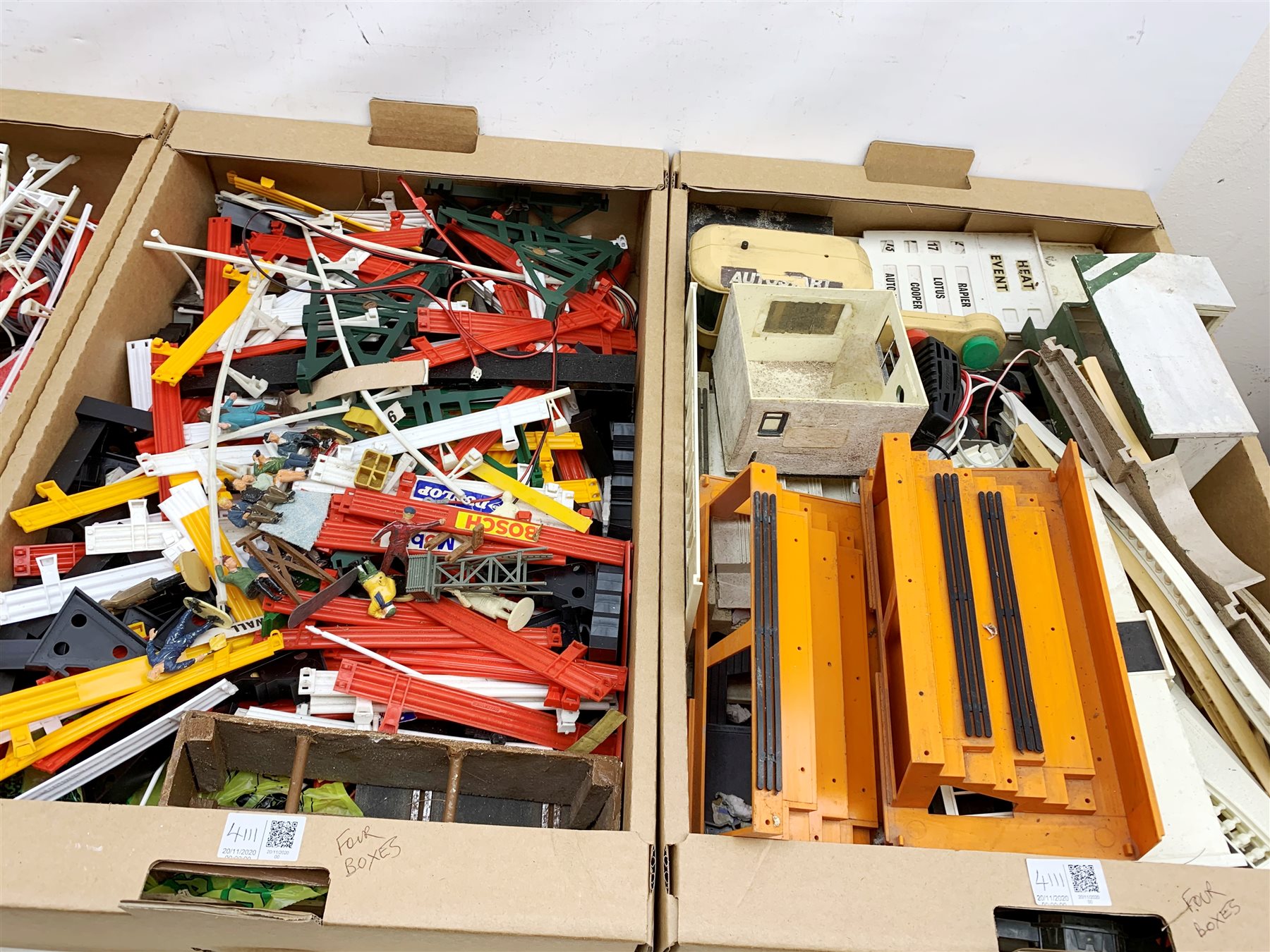 Scalextric large quantity of unboxed trackside accessories including