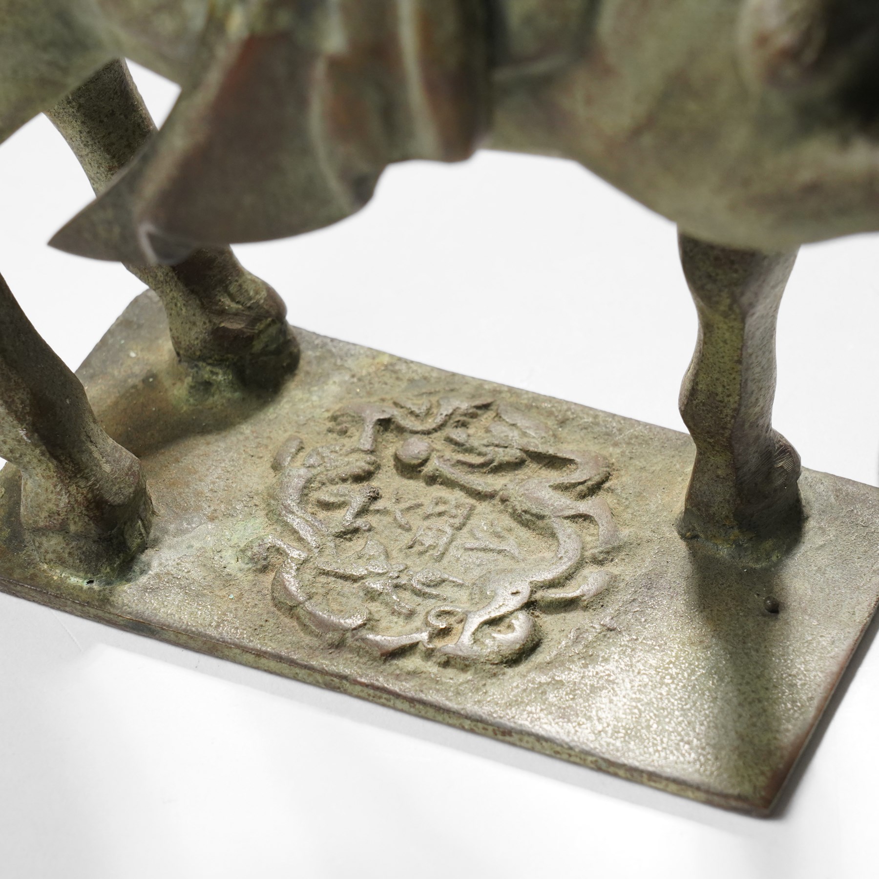 Chinese Tang style bronzed metal model of a horse, W28.5cm