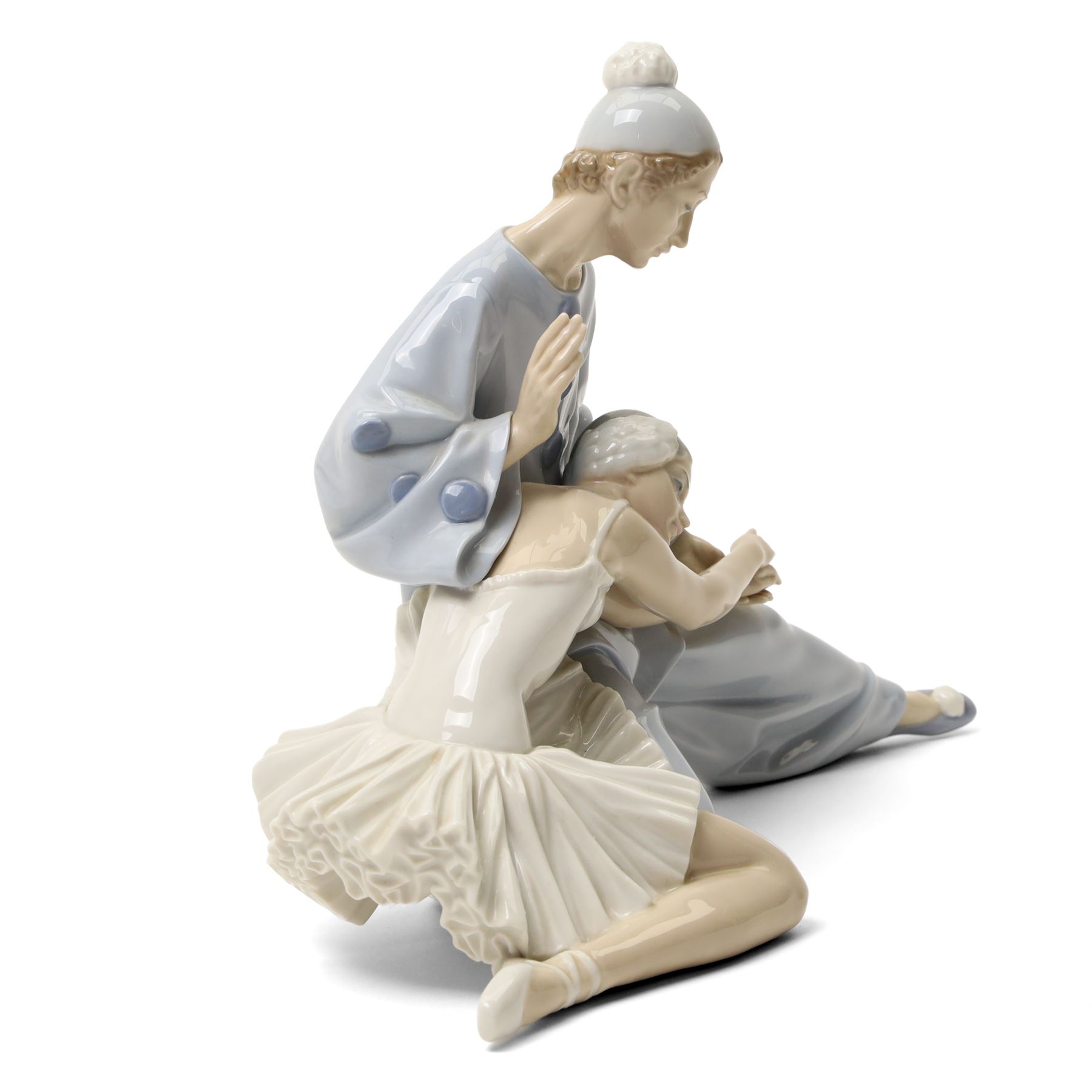 Lladro 'Closing Scene' figure, model 4935, W37cm 