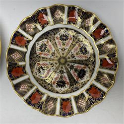 Two Royal Crown Derby Imari plates, pattern no.1128, one with fluted rim, D21cm