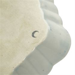 First Period Worcester porcelain teapot decorated in the Three Flowers pattern, with flower knop handle, H15cm and Worcester fluted dish decorated in the same pattern, both with cresent marks beneath (2)