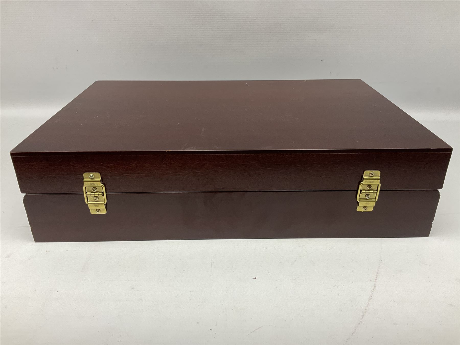 Canteen of Sheffield silver plate cutlery in wood case