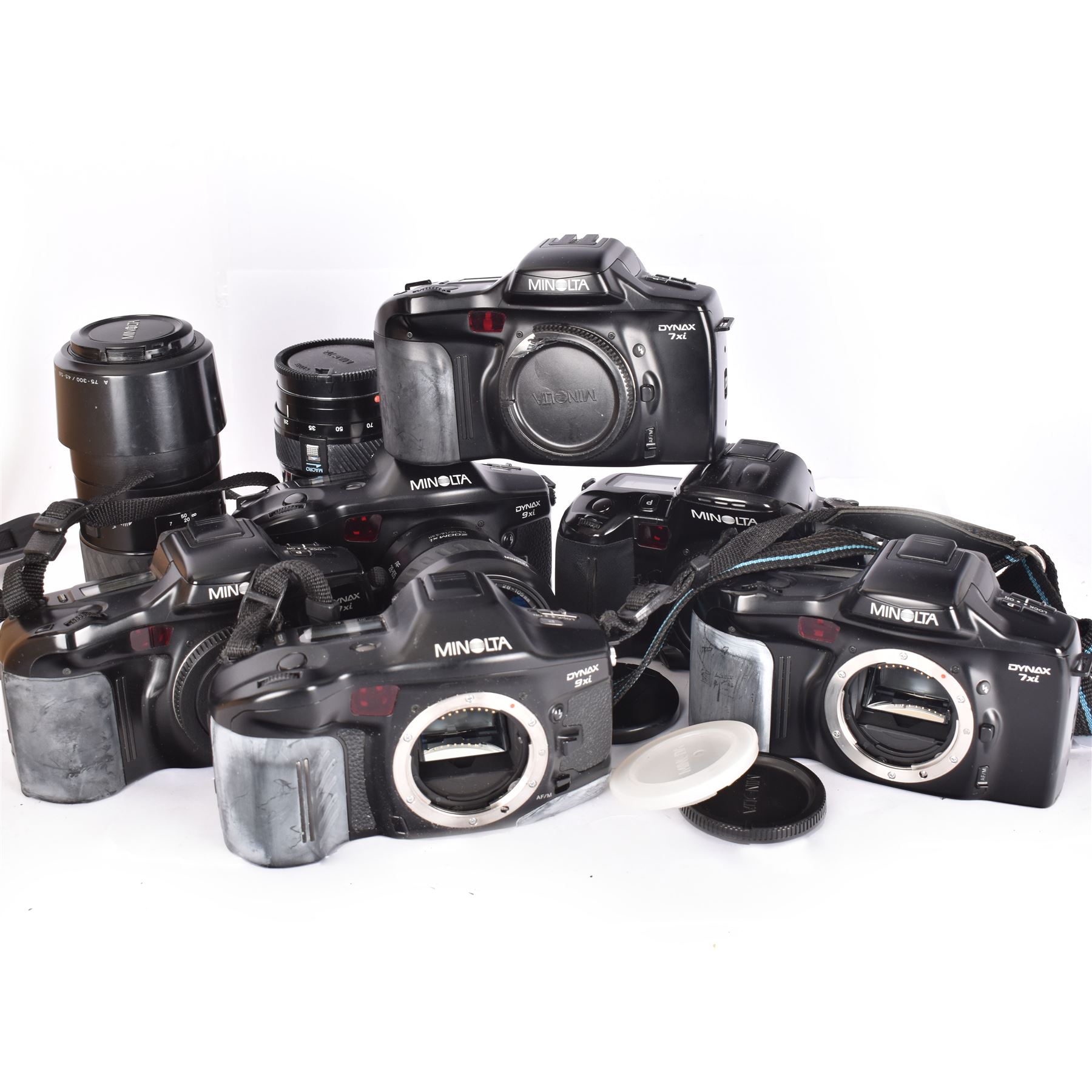 Six Minolta Dynax SLR camera bodies, comprising 800si serial no. 62703606, three 7xi examples, including one boxed example, serial nos. 20106944, 16123311 & 22107553, and two 9xi examples, serial no. 18209901 & 18202113, with three Minolta lenses, including Zoom xi 28-105mm 1:3.5(22)-4.5 lens, AF Zoom 28-85mm 1:3.5 (22)-4.5 lens and an AF Zoom 75-300mm 1:4.5(32)-5.6 lens, Hama carry case and other accessories