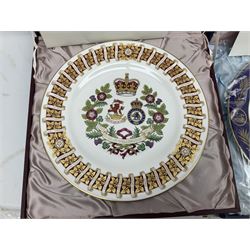 Five Spode Mulberry Hall limited edition Regimental commemorative plates - Parachute Regiment No.51/500; Gloucestershire Regiment No.38/500; Duke of Wellington's Regiment No.285/500; Royal Welch Fusiliers No.40/500; and Green Howards No.213/500; all boxed with certificates (5)