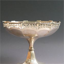 Early 20th century silver tazza, the bowl of circular form with pierced foliate border, upon and knopped stem and circular foot, hallmarked 	Marcus Beaver, Birmingham 1913, H11cm, D15cm