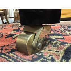 Yamaha - Baby Grand (5' 3