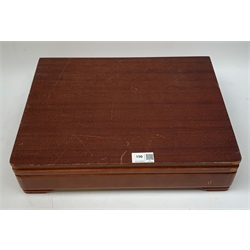 Canteen of Oneida Community plate cutlery in the Hampton Court pattern, six place settings in case