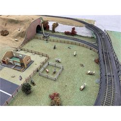 Hornby 00 gauge model railway layout; plastic model railway layout with houses, animals, tunnel etc, W106cm L183cm